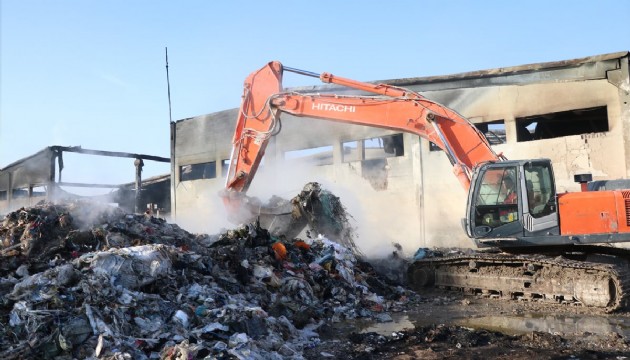 Niğde'de plastik geri dönüşüm tesisinde yangın